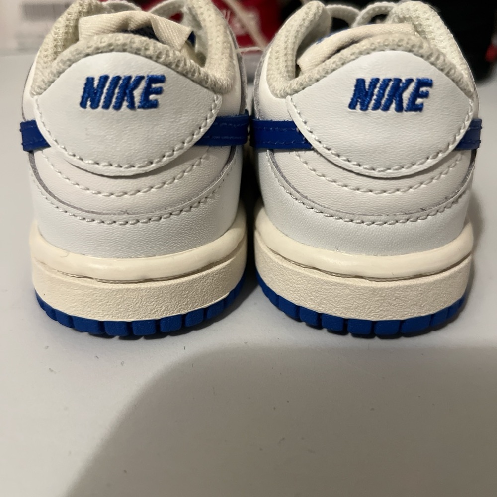 Nike - Picture 2 of 3